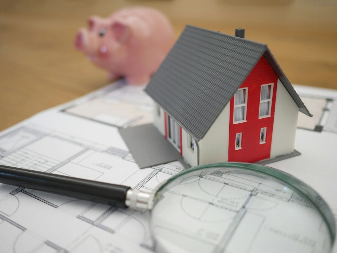 saving money in piggy bank